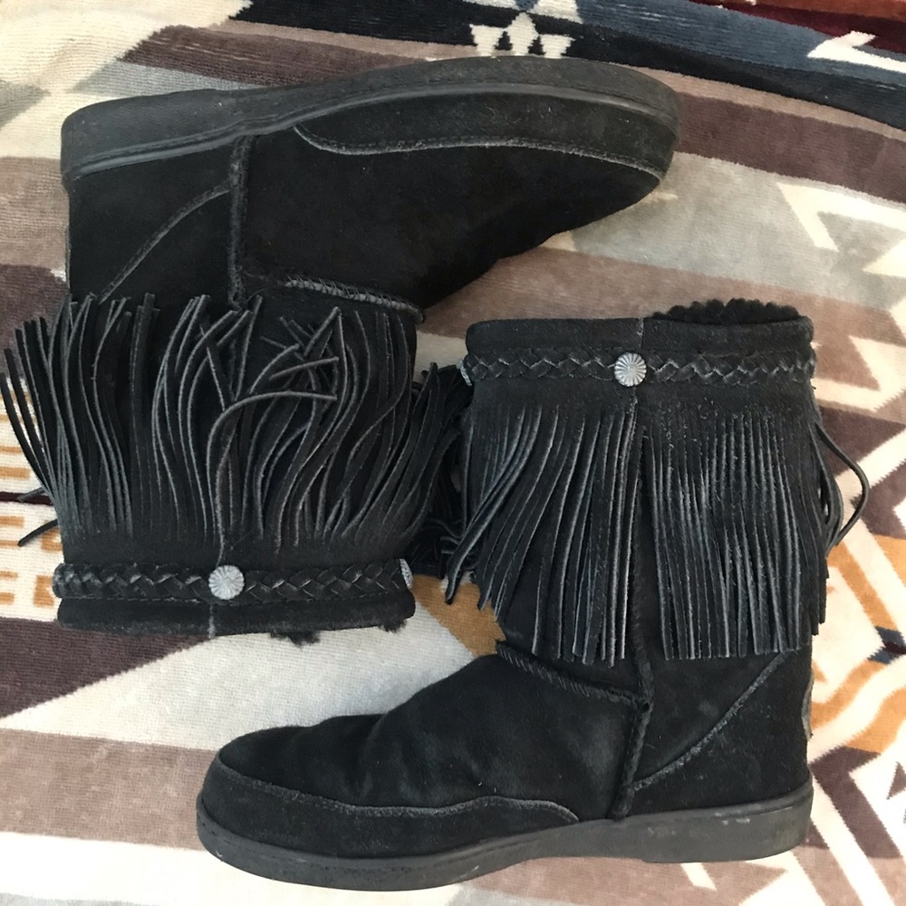 MINNETONKA Shearling Sheepskin Fringe boots US6
